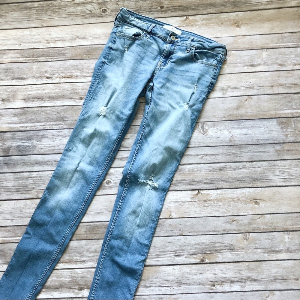 Hollister Light Wash Distressed Skinny Jeans - Picture 8 of 8